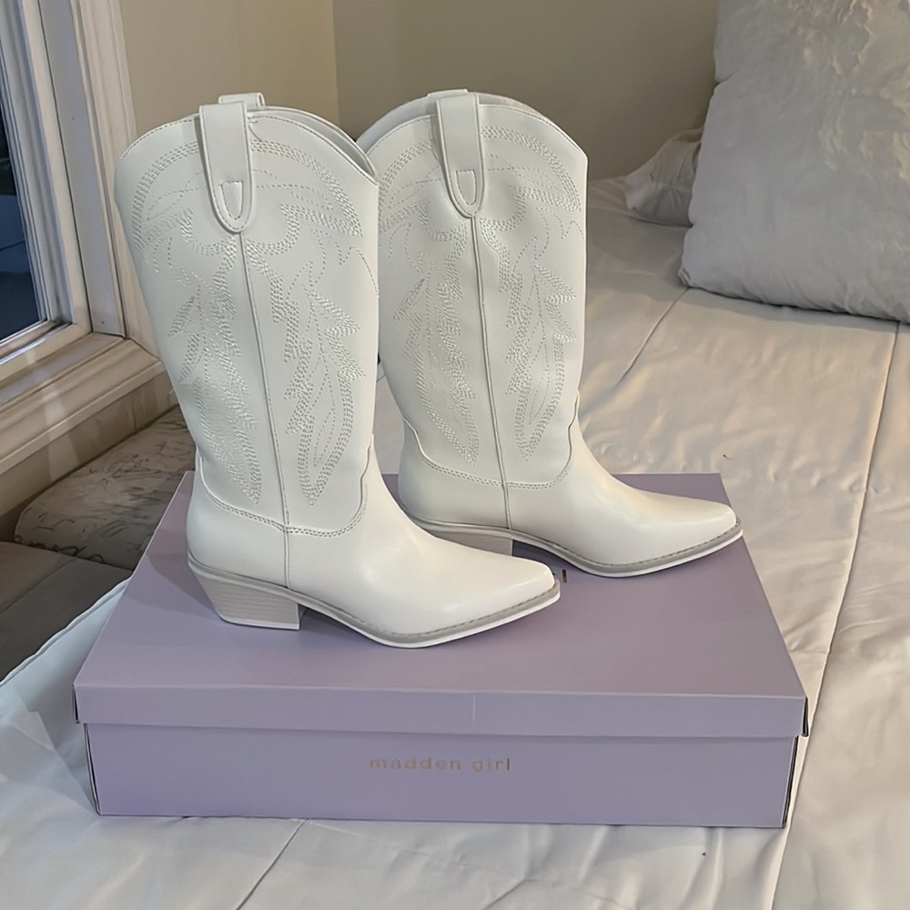 Brand new all white cowgirl boots -Madden girl